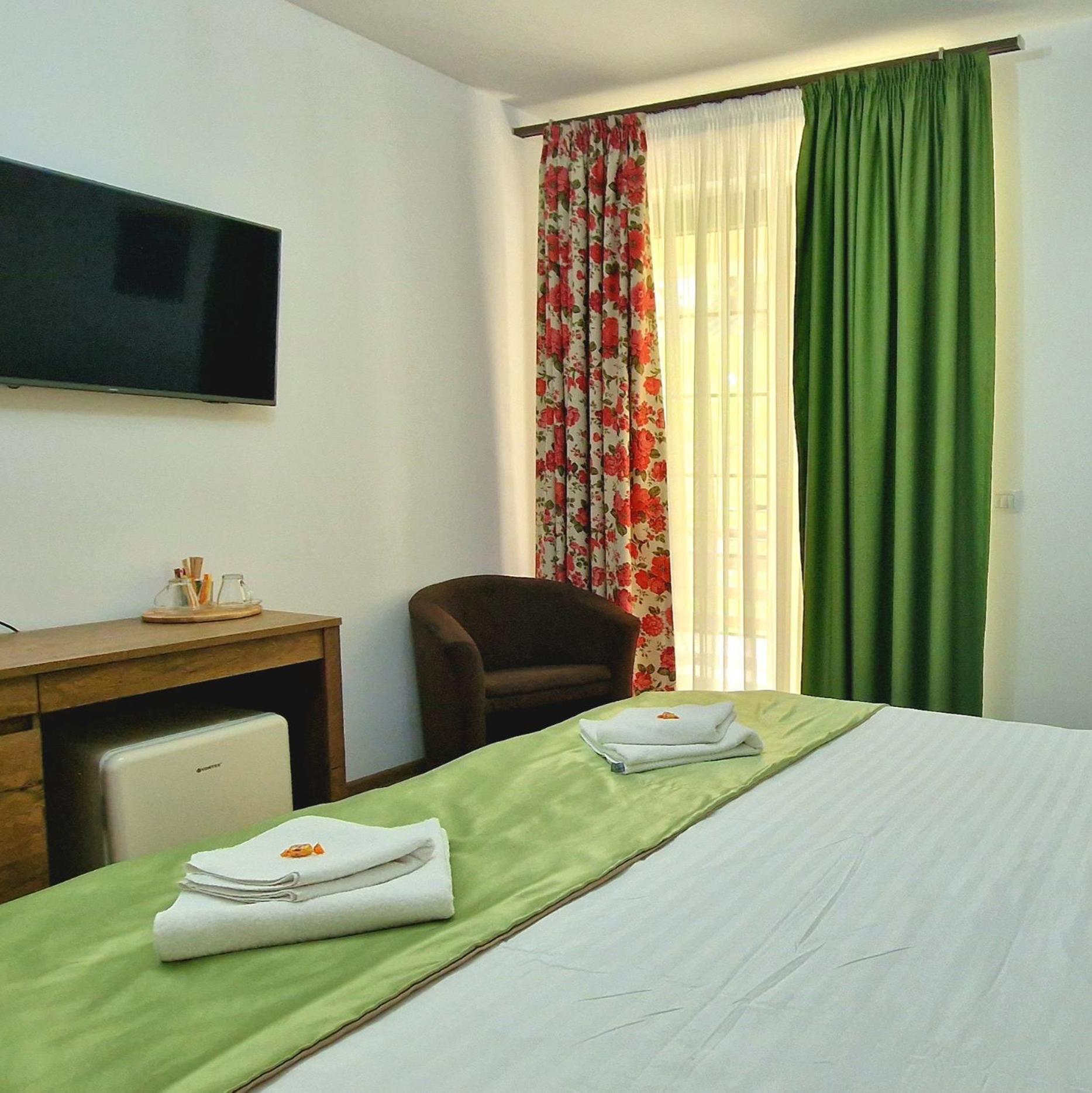 Provence Suceava Hotel Exterior photo